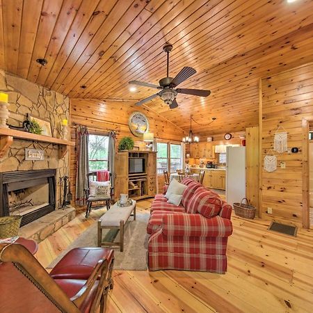 Peaceful Blue Ridge Cabin With Decks And Fire Pit Buitenkant foto