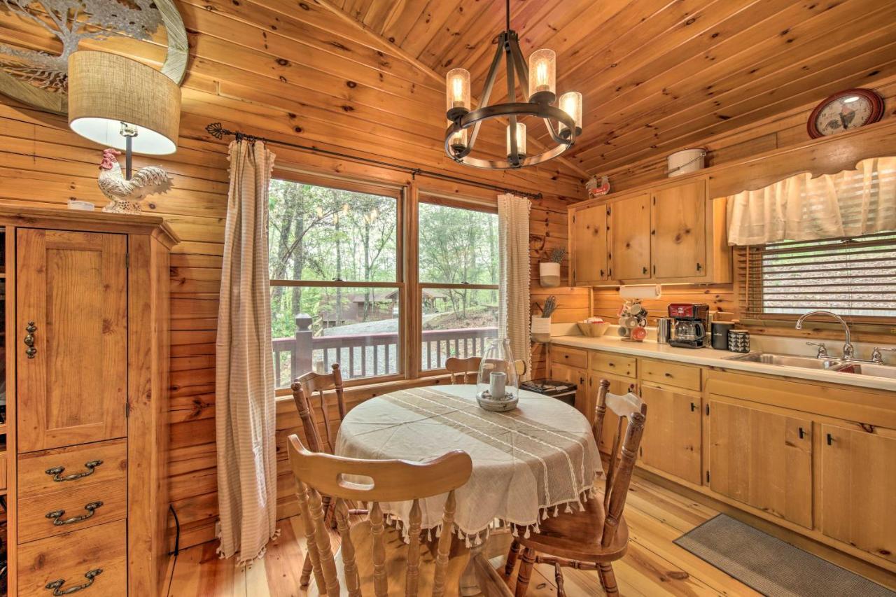 Peaceful Blue Ridge Cabin With Decks And Fire Pit Buitenkant foto