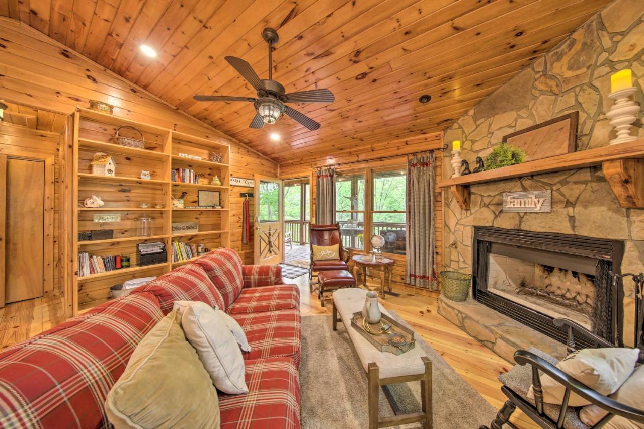 Peaceful Blue Ridge Cabin With Decks And Fire Pit Buitenkant foto