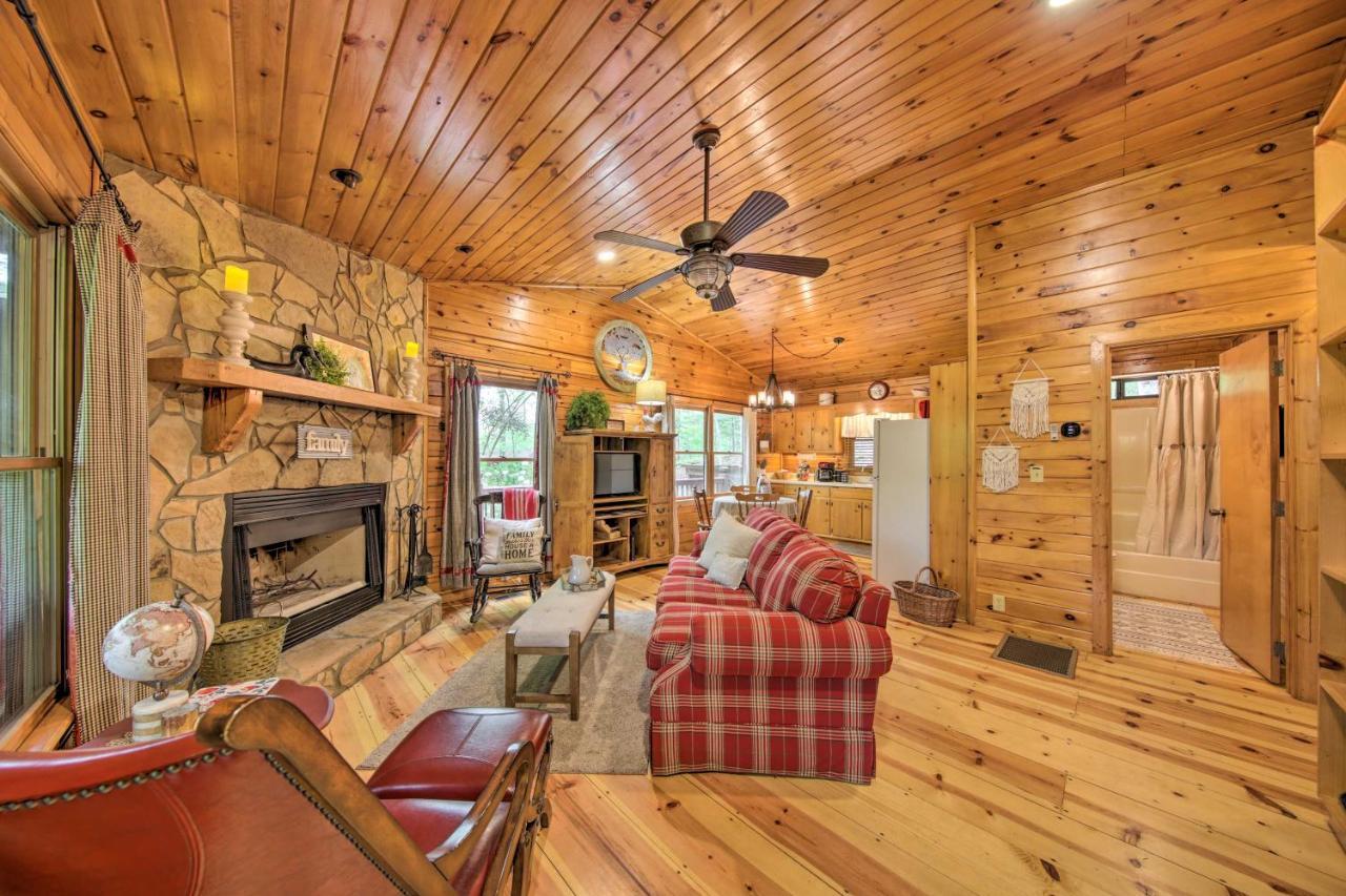 Peaceful Blue Ridge Cabin With Decks And Fire Pit Buitenkant foto