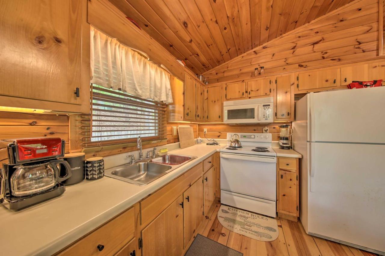 Peaceful Blue Ridge Cabin With Decks And Fire Pit Buitenkant foto