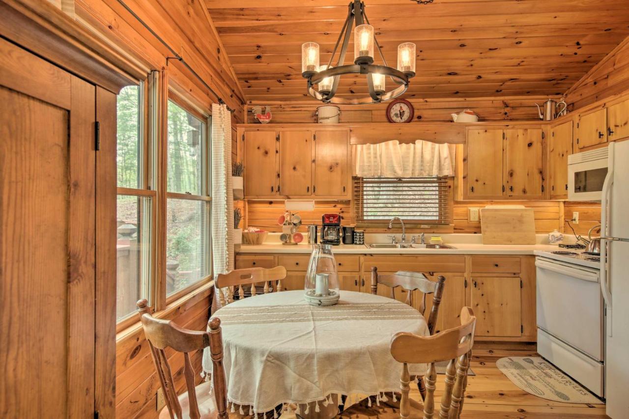 Peaceful Blue Ridge Cabin With Decks And Fire Pit Buitenkant foto
