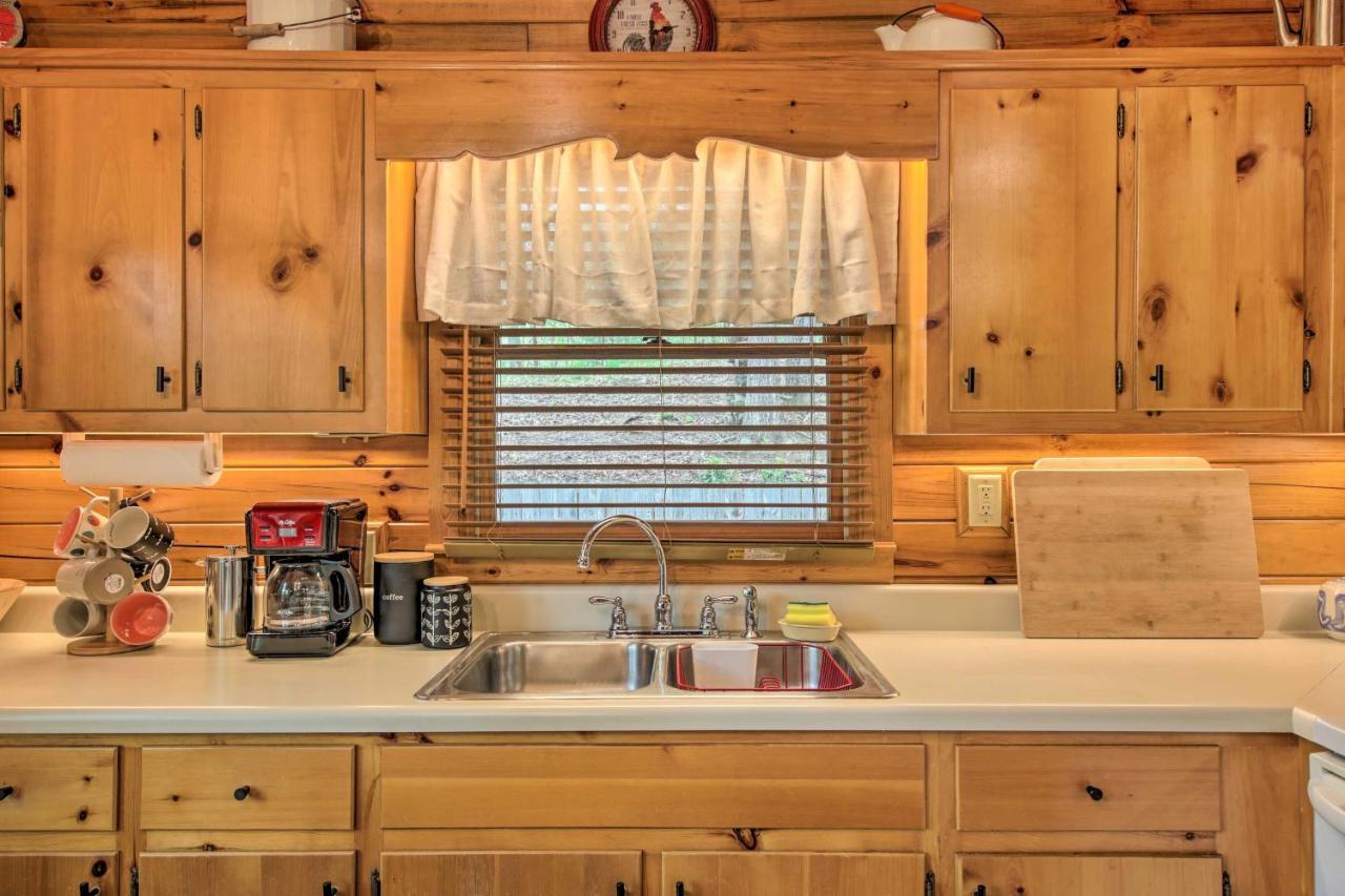 Peaceful Blue Ridge Cabin With Decks And Fire Pit Buitenkant foto