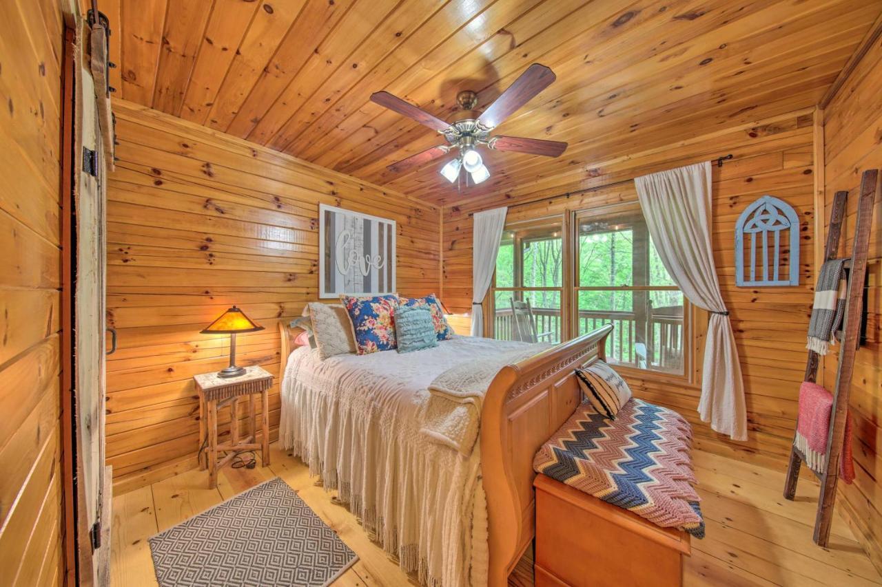Peaceful Blue Ridge Cabin With Decks And Fire Pit Buitenkant foto