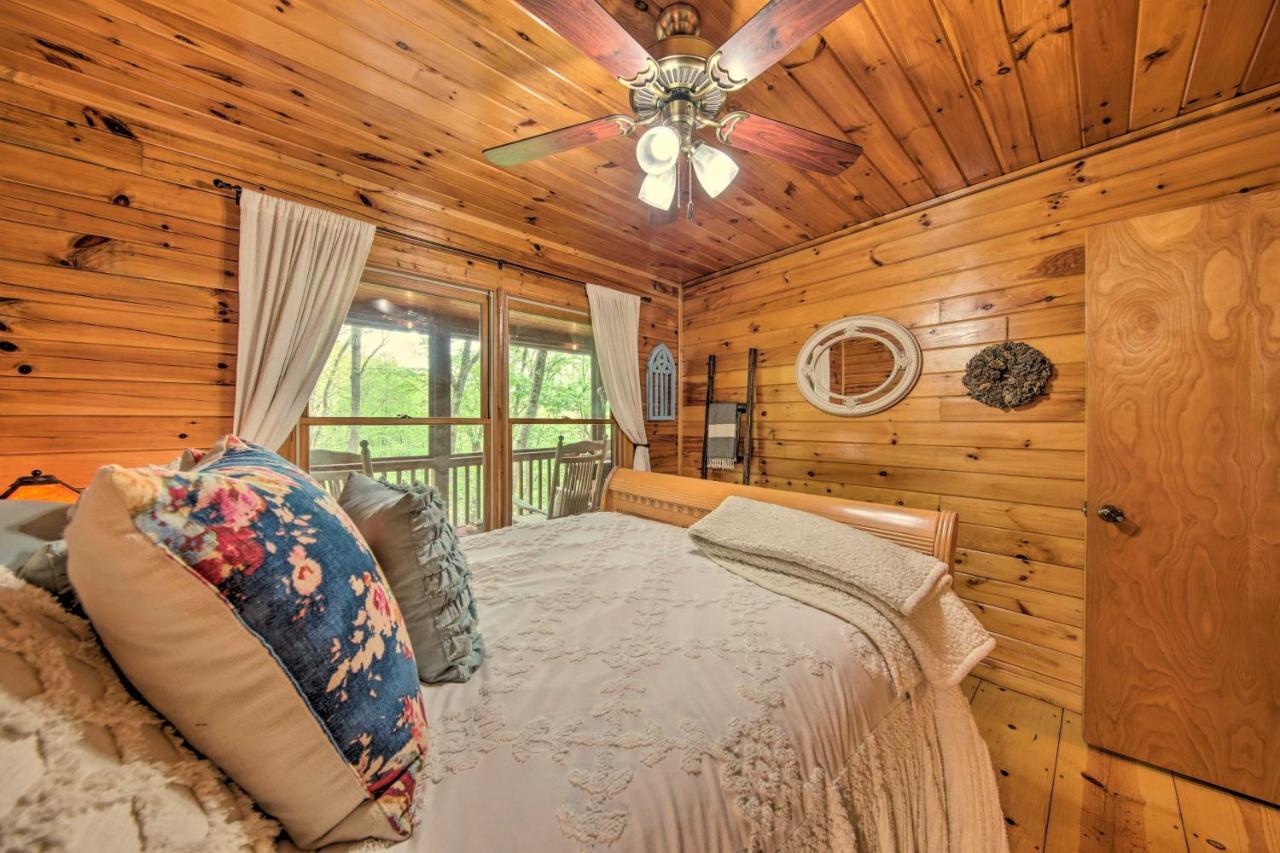 Peaceful Blue Ridge Cabin With Decks And Fire Pit Buitenkant foto