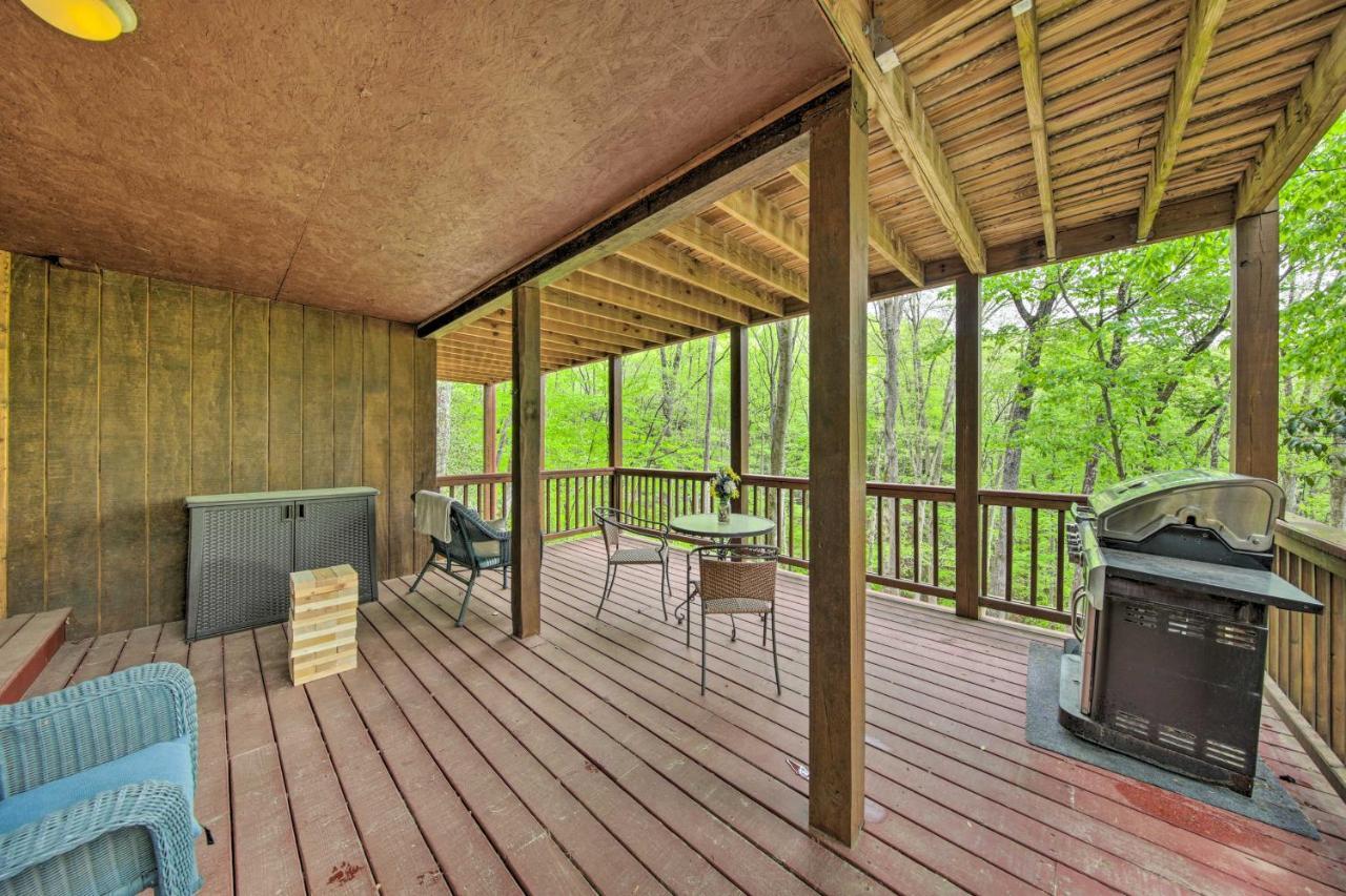 Peaceful Blue Ridge Cabin With Decks And Fire Pit Buitenkant foto